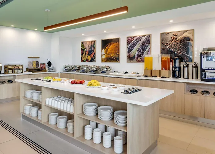 Hampton By Hilton Guanacaste Airport Hotel 3*